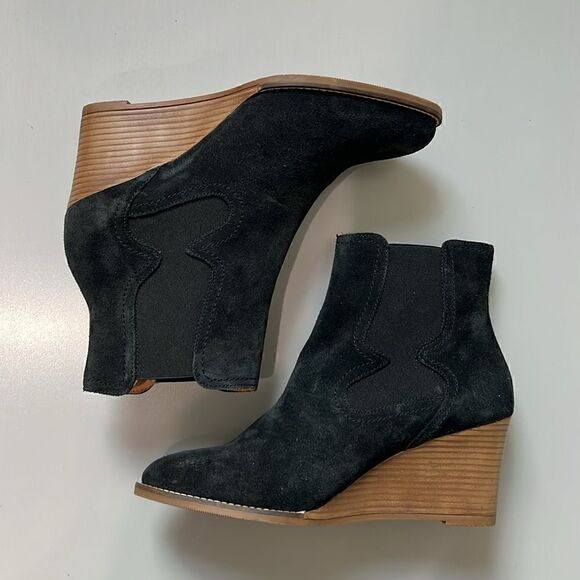 New Andre Assous Palmer Chelsea Boot Black-Suede Wedges Size 8 - Picture 1 of 9